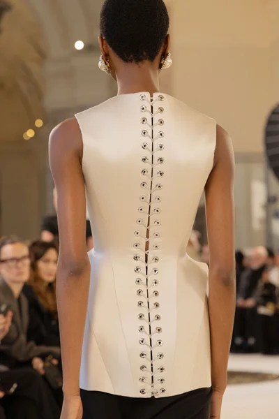 Look 60
